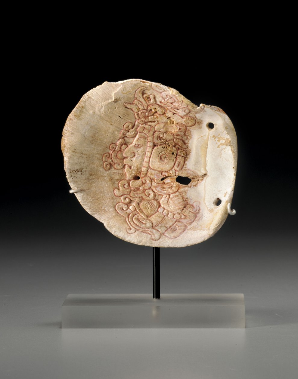 Uma concha maia peitoral com o tronco do perfil de um dignitário, c.450-650 de Unbekannt