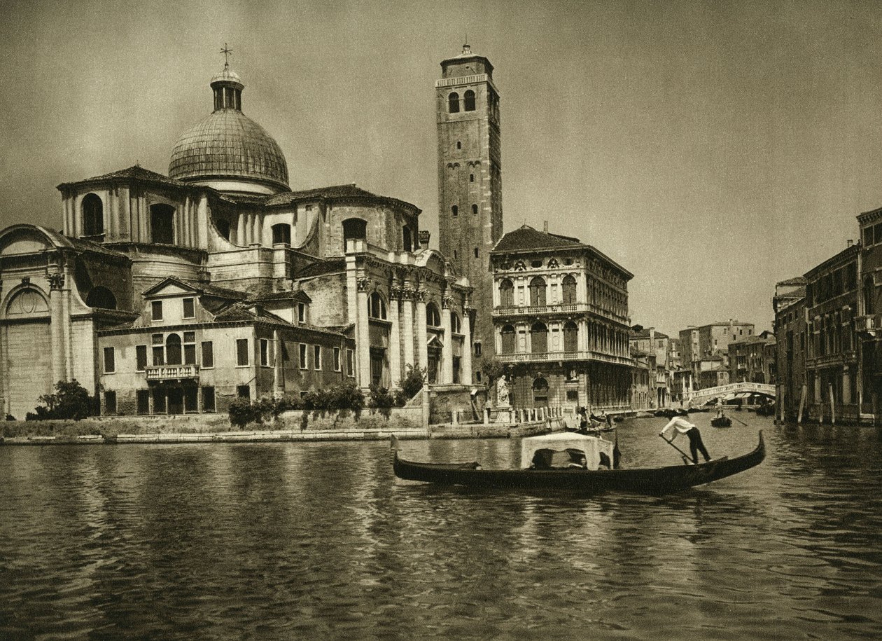 Uma gôndola no Grande Canal em frente à Igreja de São Jeremias (San geremia), no bairro de Cannaregio. Fotografia de Veneza por Wilhelm Bode de Unbekannt