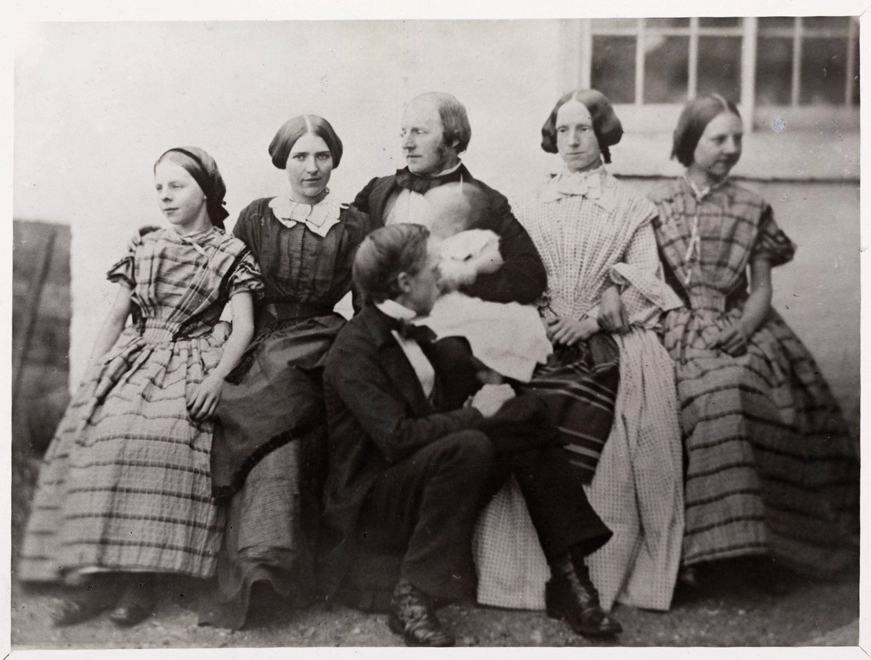 Alexander Parkes, inventor e químico inglês, com sua família, c 1870 de Unbekannt
