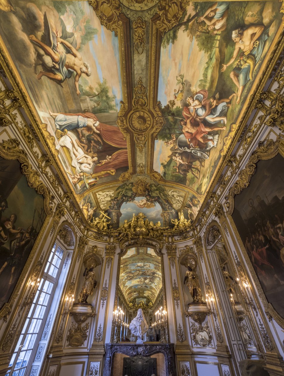 Alegoria do Fogo e da Terra no cofre. Pintura da abóbada da Galerie doree, de François Perrier (1594-1649) de Unbekannt