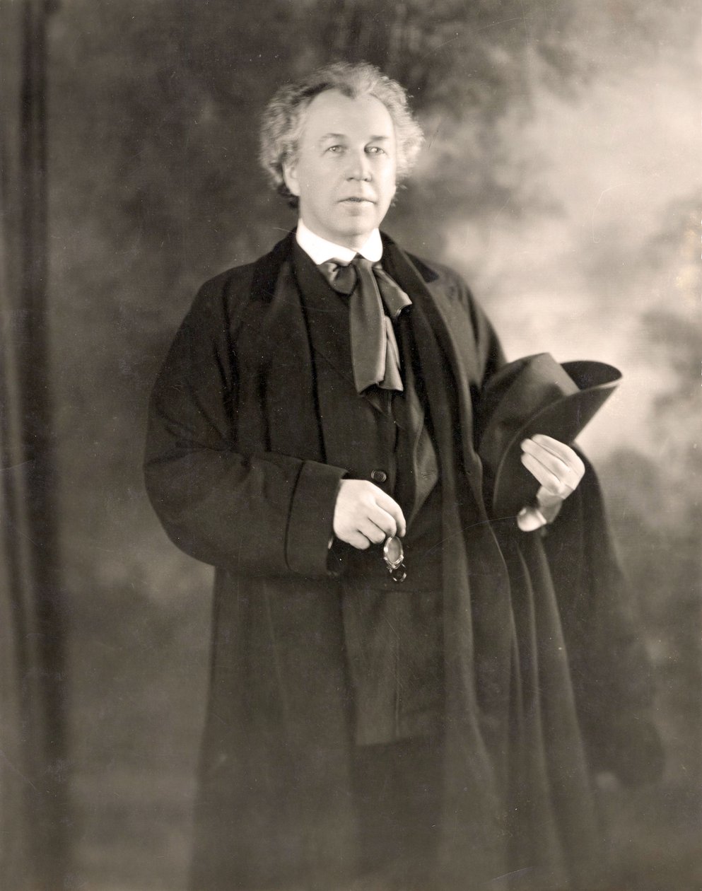 Arquiteto americano Frank Lloyd Wright (1867-1959) c. 1917 de Unbekannter Künstler