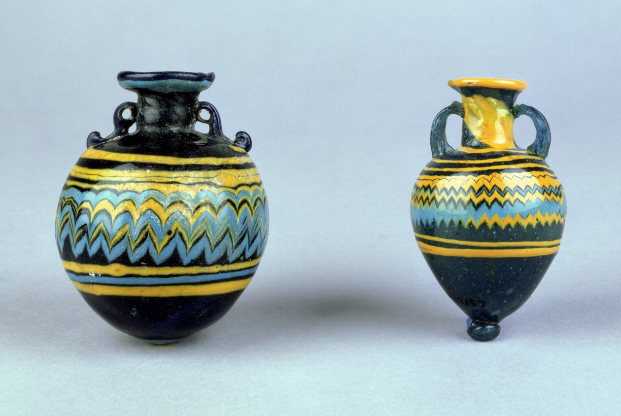 Ânforas, provavelmente do final do século Hellenistic, c.2-1st século BC (vidro colorido) de Unbekannt