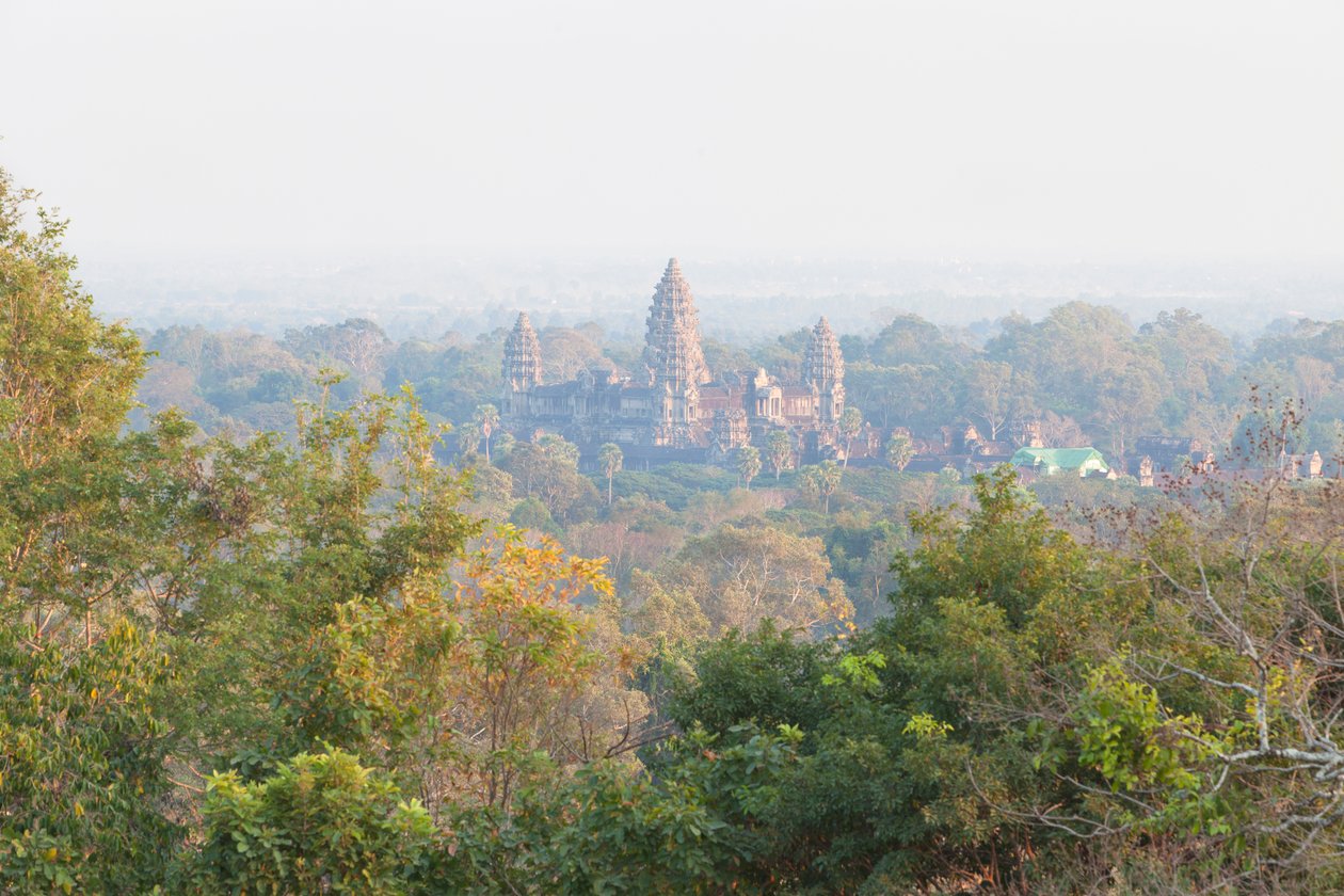 Angkor Wat visto da encosta do templo de Phnom Bakheng, Siem Reap, Camboja (foto) de Unbekannter Künstler