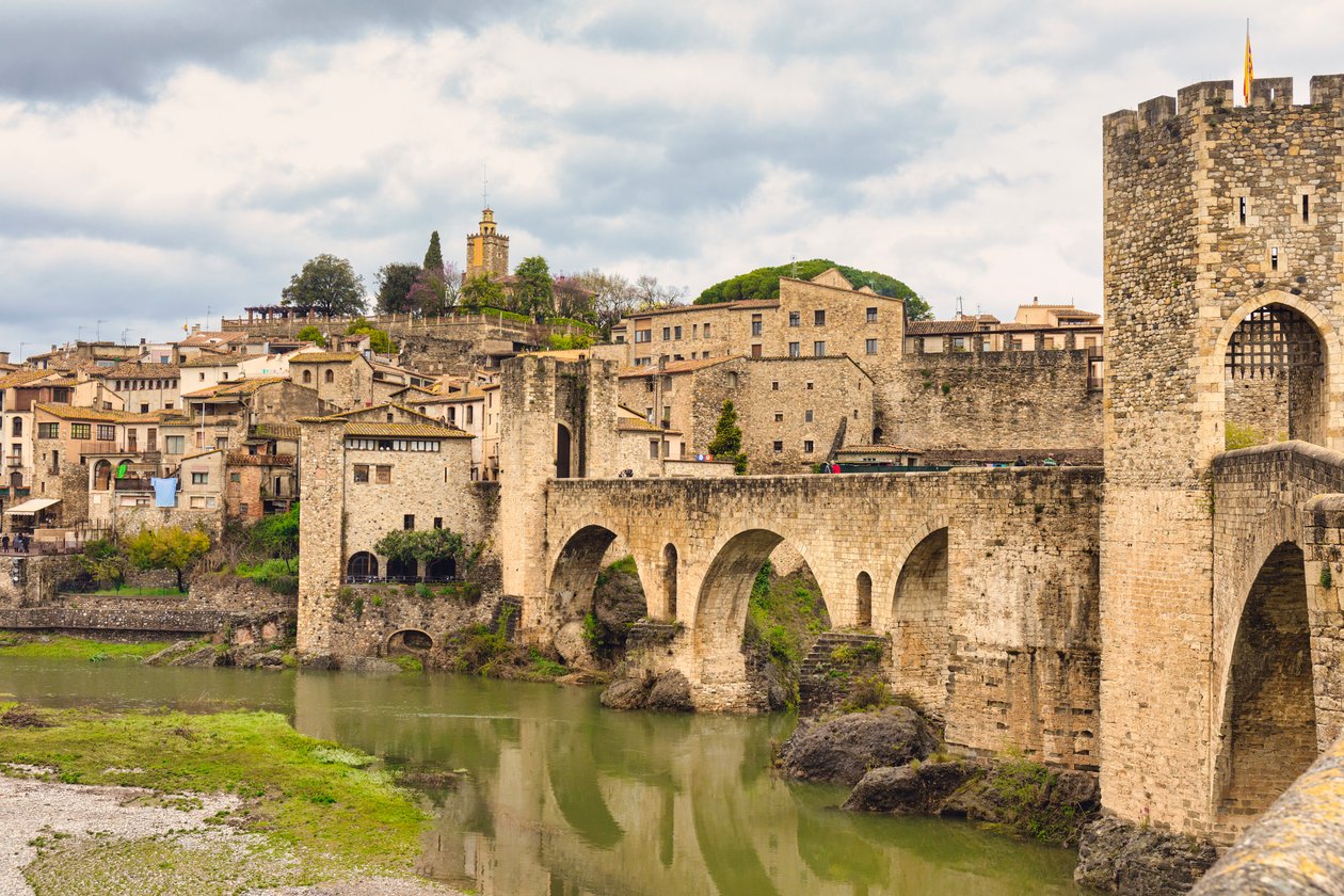 Besalu, Província de Girona, Catalunha, Espanha, 2018 (foto) de Unbekannter Künstler