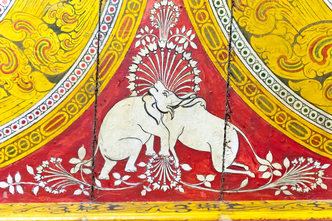 Pintura budista sobre madeira; ilusão de óptica; elefante e vaca com apenas uma cabeça; Templo Dowa; templo de pedra; Bandarawela; Província de Badulla; Província de Uva; Sri Lanka; Ásia de Unbekannt