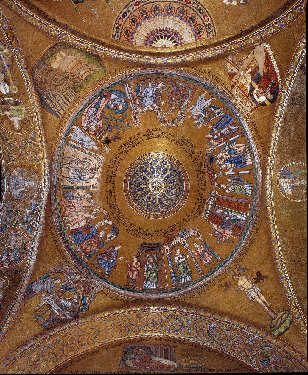 Arquitetura bizantina: vista da cúpula com mosaicos em fundo dourado de Unbekannt