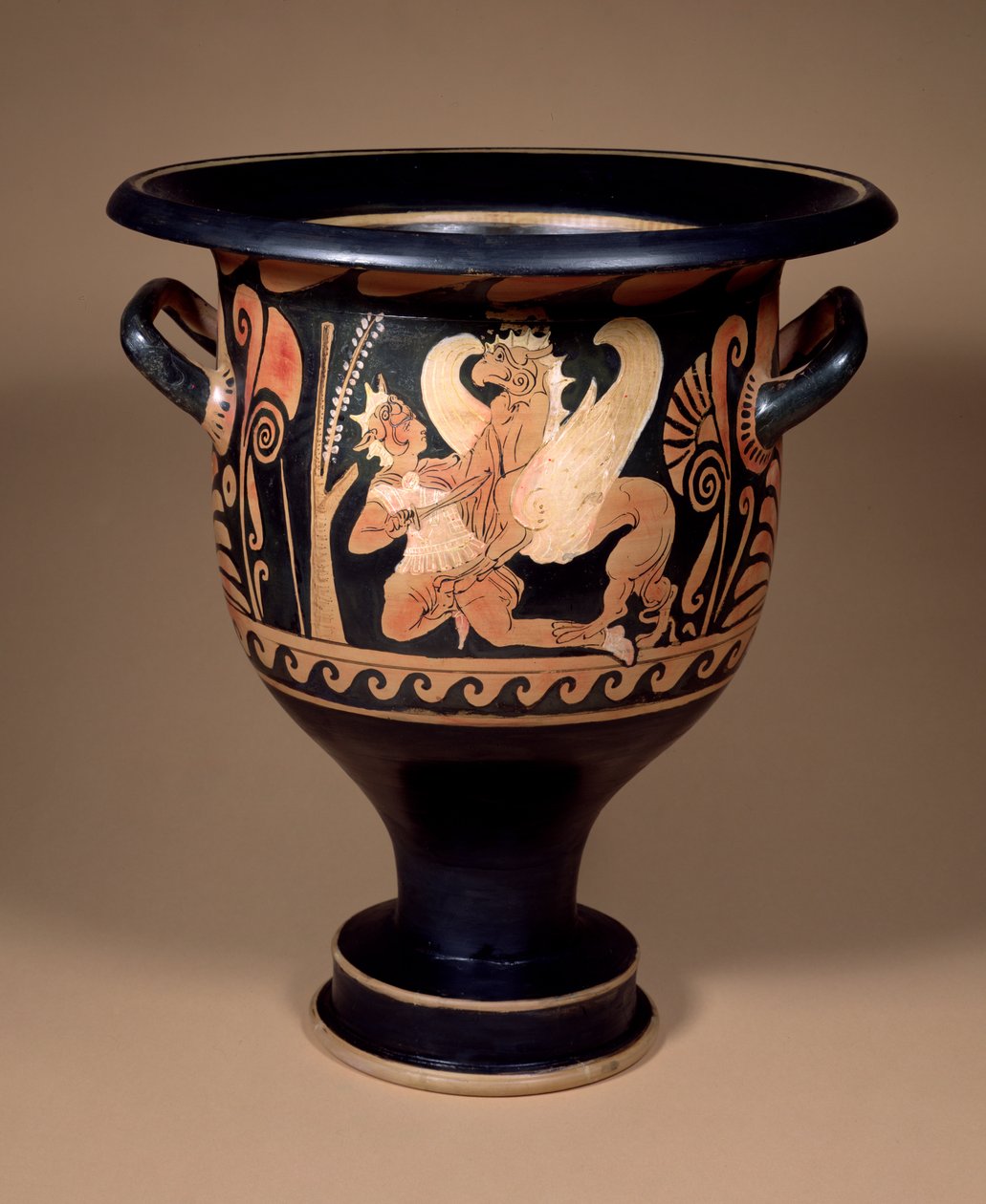 Campanian red-figure bell krater decorado com um arimasp em combate com um grifo grande, c.340 BC (olaria) de Unbekannt