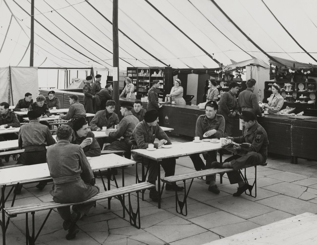 Tenda da cantina, Weybourne Summer Camp, abril de 1954 (foto a p/b) de Unbekannt