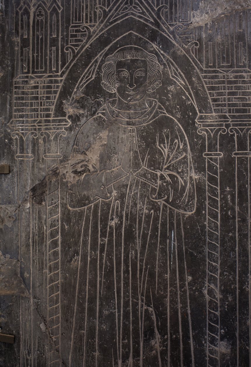 Colecção da catedral. Fragmento de uma placa de pedra. Bas-relevo. Um funcionário da igreja. Igreja de origem (Saint-Quentin de Tournai. Fim do século XIII. de Unbekannter Künstler
