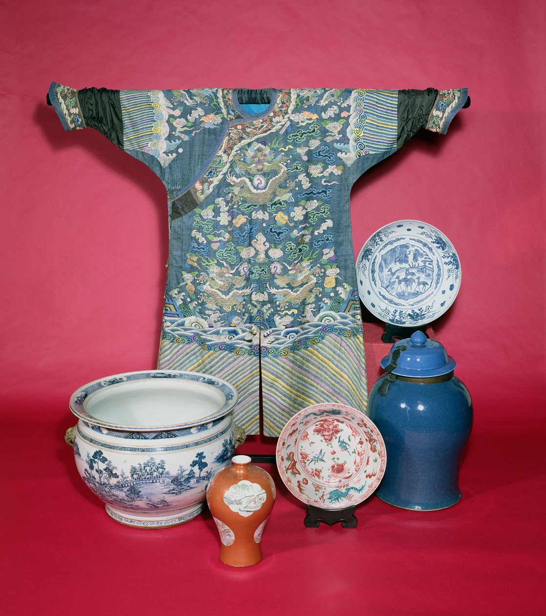Roupa de dragão chinês e artigos de porcelana (foto) de Unbekannt
