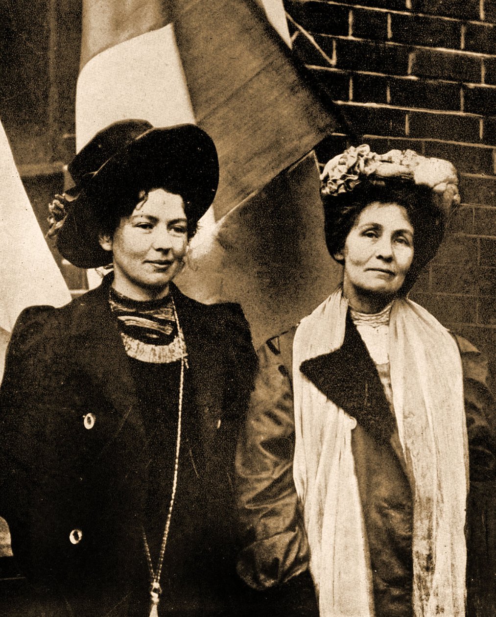 Christabel e Emmeline Pankhurst (foto) de Unbekannter Künstler