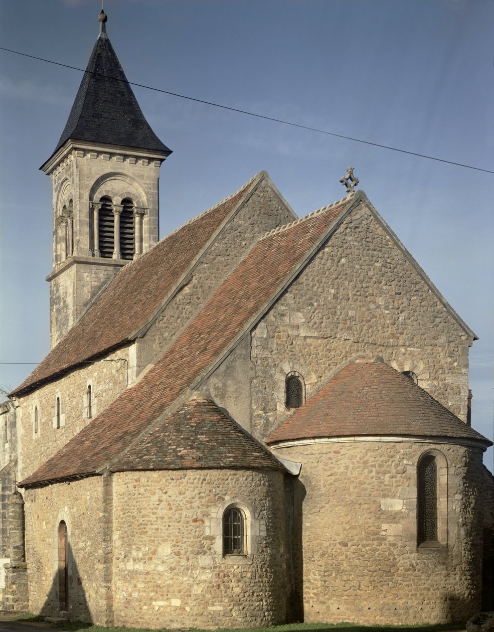 Igreja de São Martinho, Vic, Berry, França, construída no século XII (foto) de Unbekannt