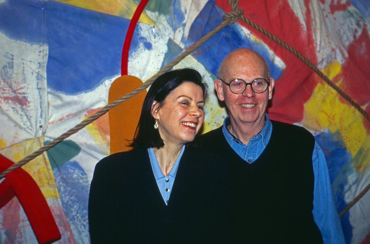 Claes Oldenburg, artista pop sueco, com a sua mulher Coosje van Bruggen em Bona, Alemanha 1996 de Unbekannter Künstler