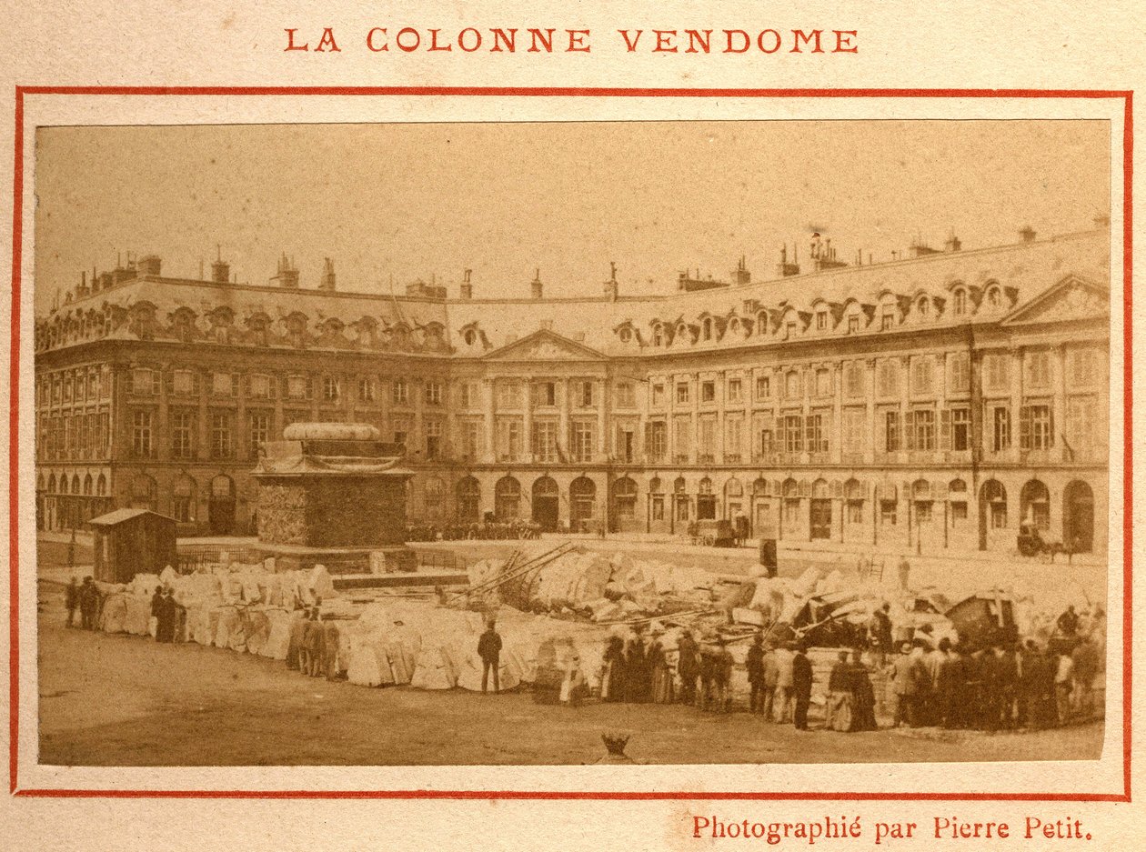 Commune de Paris (1871): destruição da coluna de Vendome em maio de 1871. Fotografia de Pierre Pepetit. Impressão em papelão, Dim. 9x5,4 cm de Unbekannt