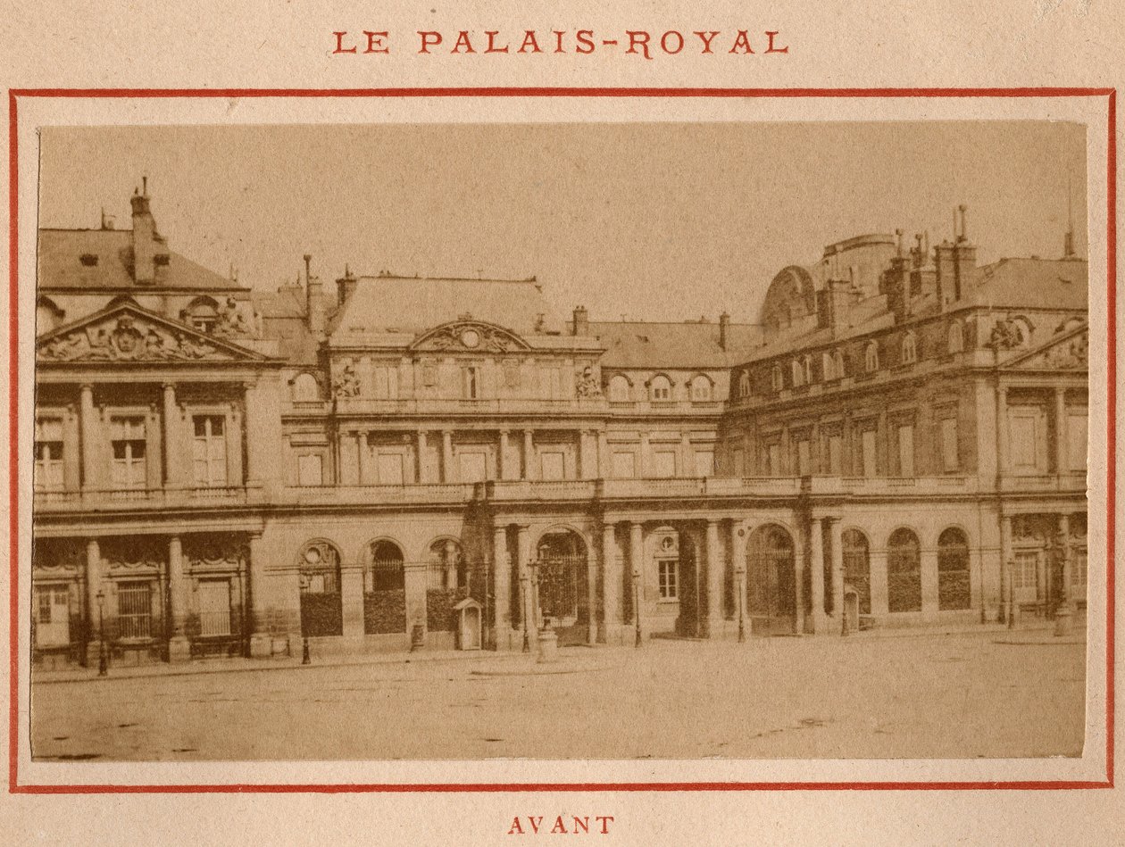 Comuna de Paris (1871): vista do Palais-Royal (Palais Royal) em Paris antes do incêndio de maio de 1871. Fotografia de Pierre Pepetit. Impressão em papelão, Dim. 9x5,4 cm de Unbekannt