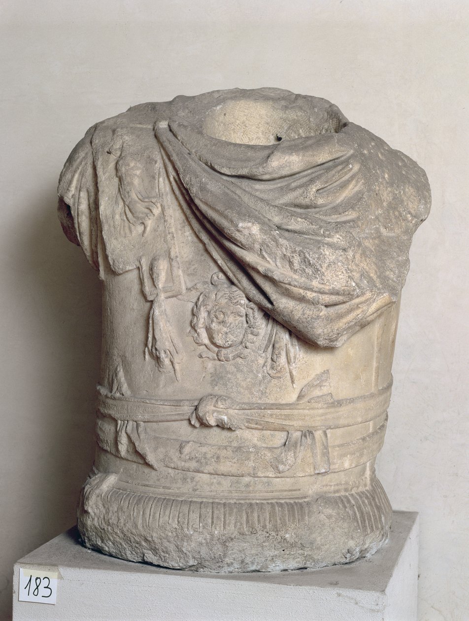 Cuirass, Roman (mármore) de Unbekannt