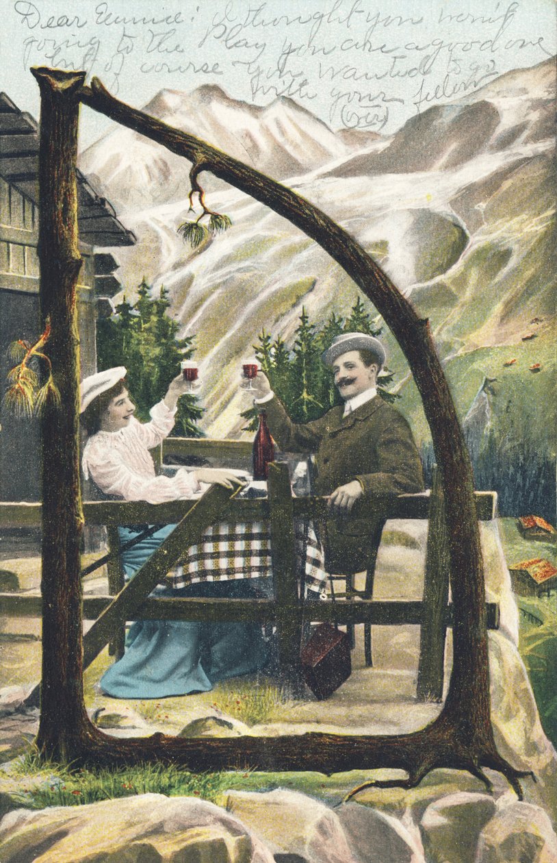 D: Um homem e uma mulher sentados à mesa em frente a uma cabana de montanha com um copo de vinho - Alfabeto caracteres Ref Th. E., L. Theochrom - Serie 994. Theodor Eisman, editor, Leipzig de Unbekannt