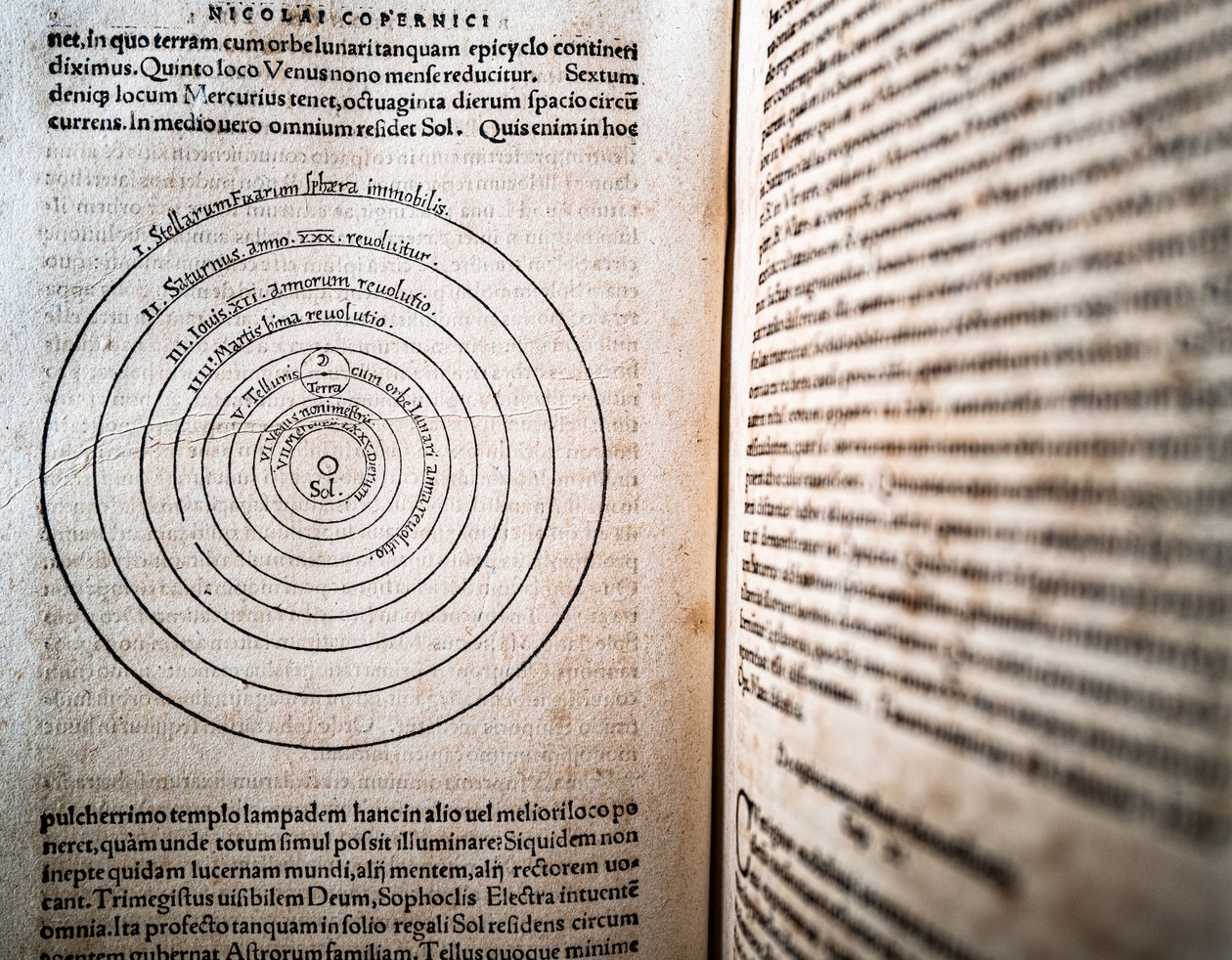 De revolutionibus por Nicolas Copernicus de Alec Hunter