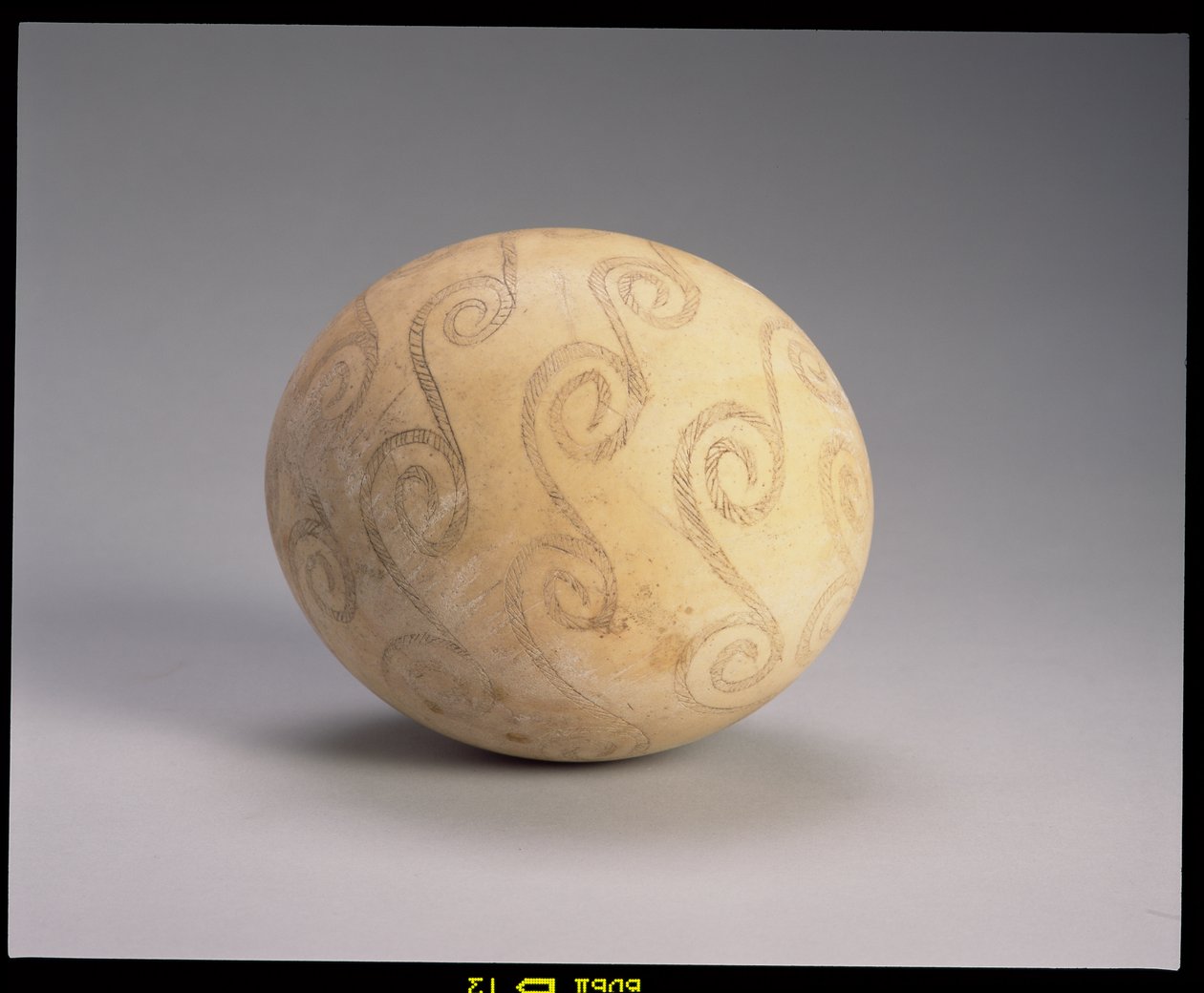 Ovo de avestruz decorado, egípcio, c.2º milénio a.C. (ovo de avestruz) de Unbekannt
