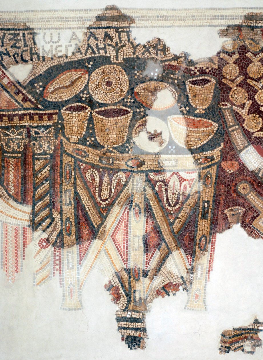 Detalhe de um piso em mosaico representando a Mesa de Oferta com copos, taças e pães da sinagoga samaritana em El-Khirbe, Cisjordânia, século IV d.C. (mosaico) de Unbekannt