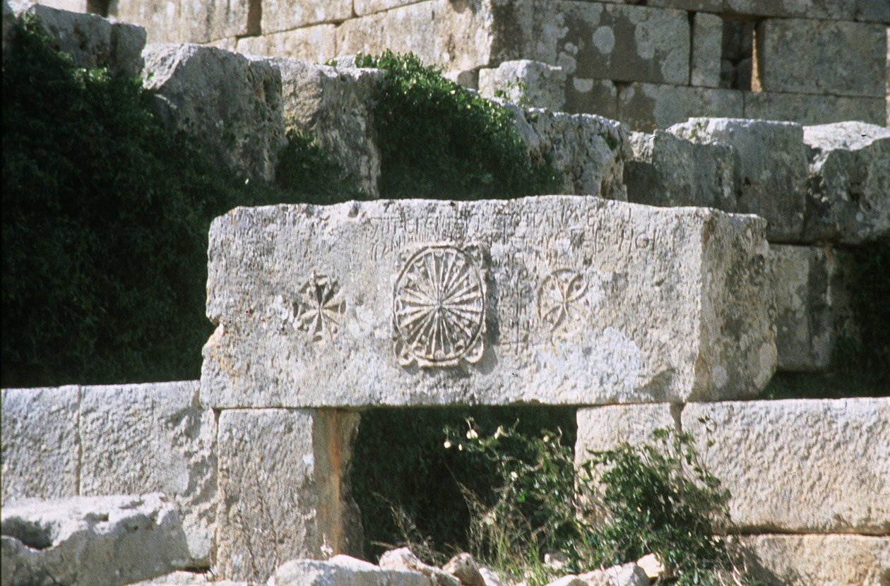 Detalhe de gravura em pedra sobre lintel, Bizantino, construído c.470-480 d.C. (foto) de Unbekannt