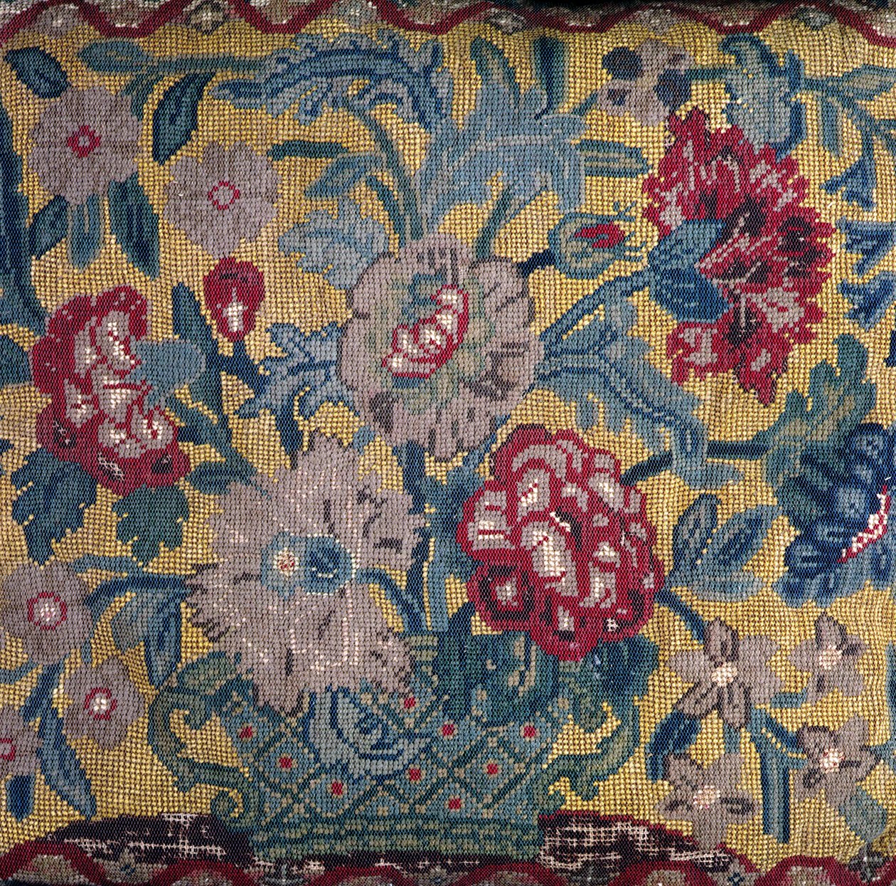 Detalhe da almofada de uma cadeira usada por uma das criadas de honra de Elizabeth, na sala de visitas de Unknown