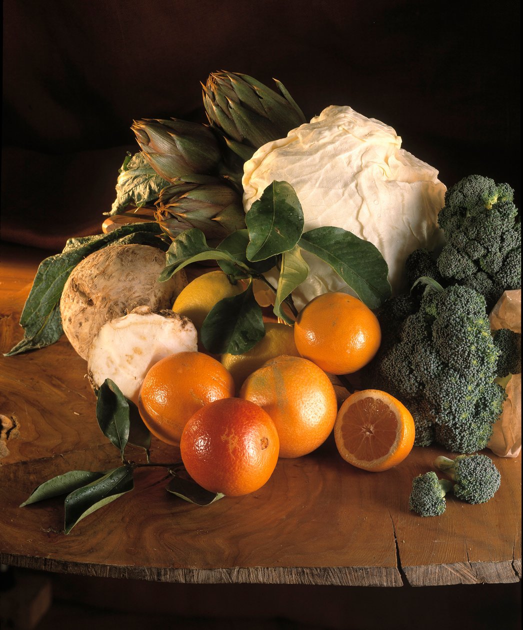 Dieta: vida morta de brócolos, laranjas, celeri rave, alcachofras, limões e couve branca. de William M. Timlin