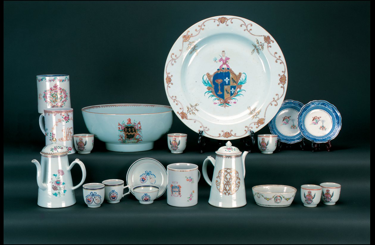Serviço de jantar, incluindo um par de pires famille rose armorial de Unbekannt