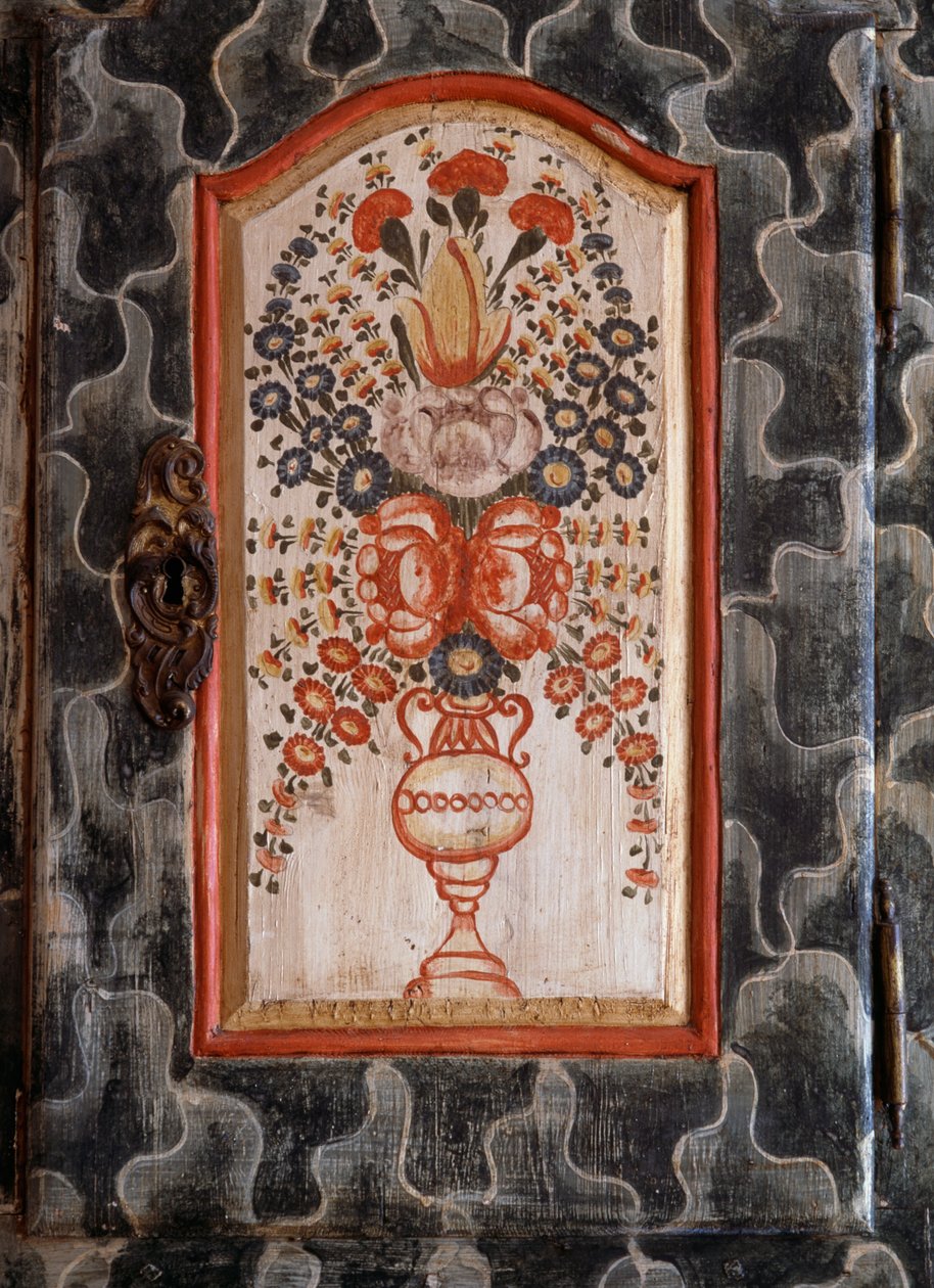 Porta de armário de madeira artesanal com decoração floral pintada à mão, San Giovanni, Trentino-Alto Adige, Itália, Detalhe de William M. Timlin