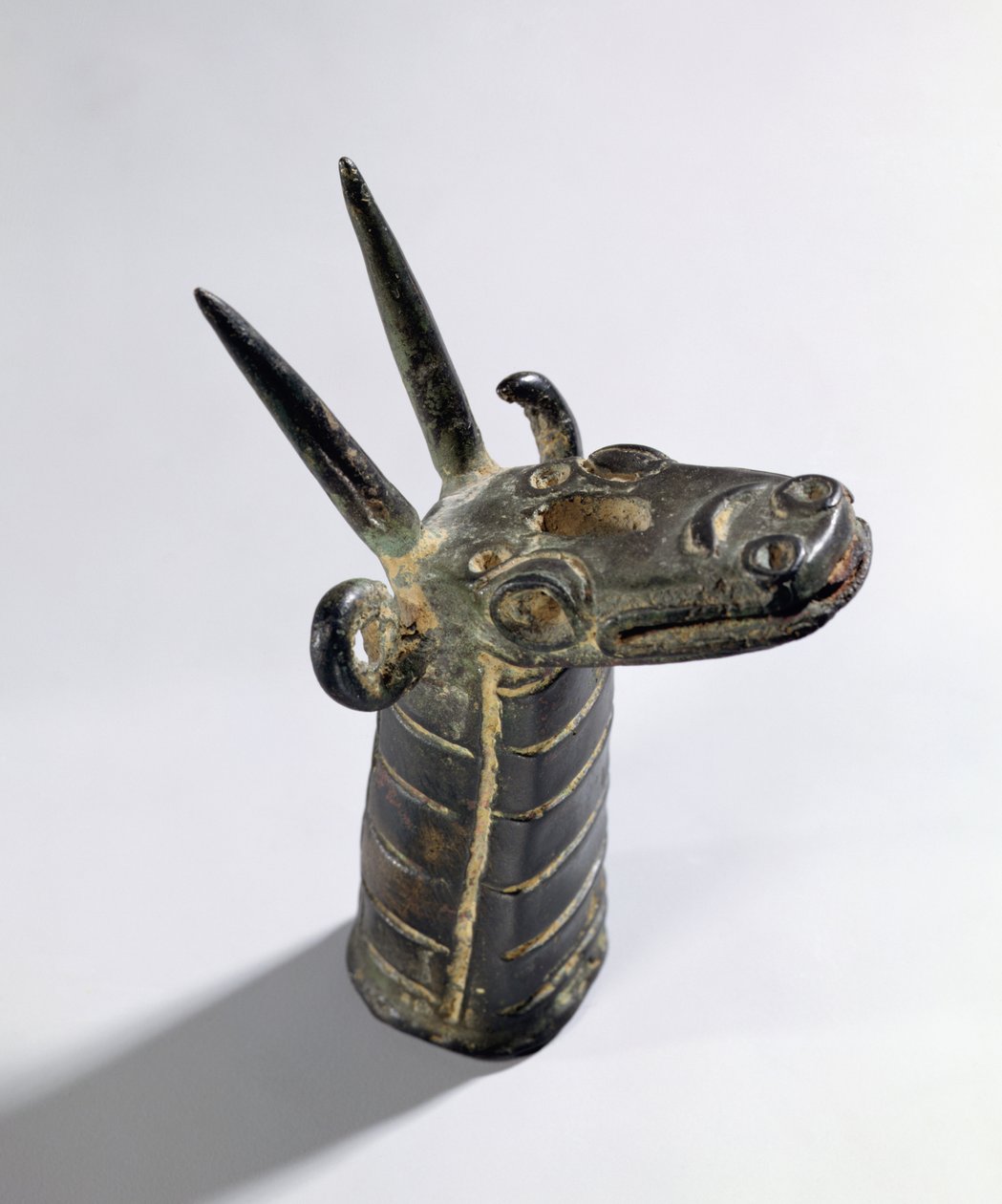 Dragão, símbolo do deus Marduk, Período Assírio tardio, c.800-600 a.C. (bronze) de Unbekannt