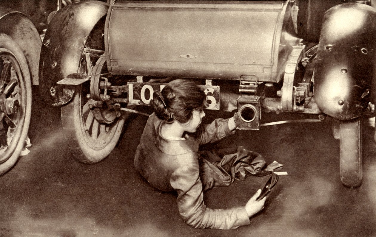 Mulher mecânica durante a 1ª Guerra Mundial de Unbekannter Künstler