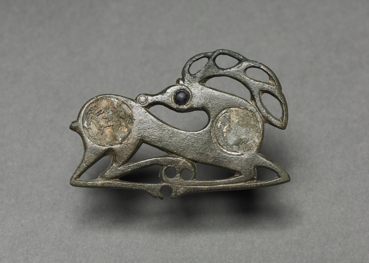 Fíbula na forma de um veado recostado, c.400 de Unbekannt
