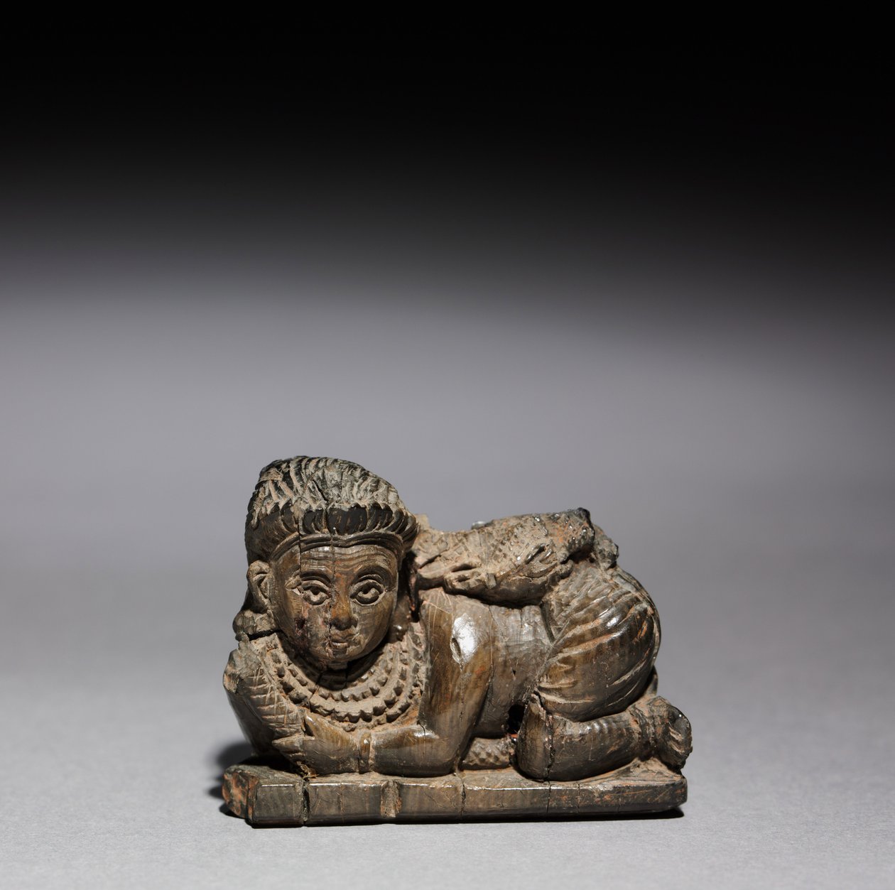 Estatueta de uma mulher agachada, 900-800 aC de Unbekannt