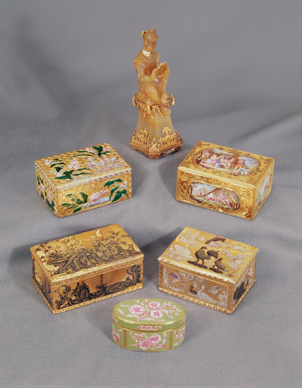 Quatro caixas de rapé esmaltadas de ouro estilo Luís XV, strogonoff e caixa de rapé de macaco alemão de Unbekannt