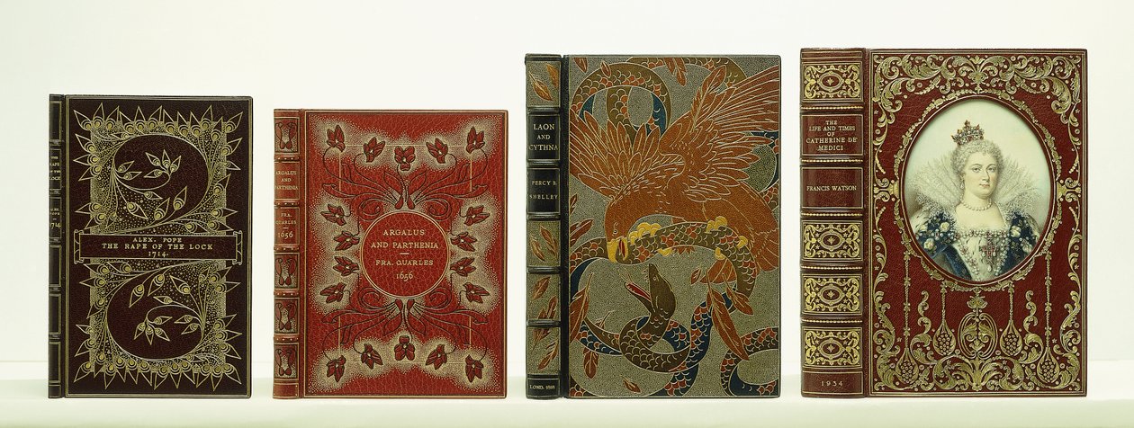 Capa de quatro livros com encadernação de Riviere & Sons, incluindo "The Life and Times of Catherine de" Medici ", de Unbekannt