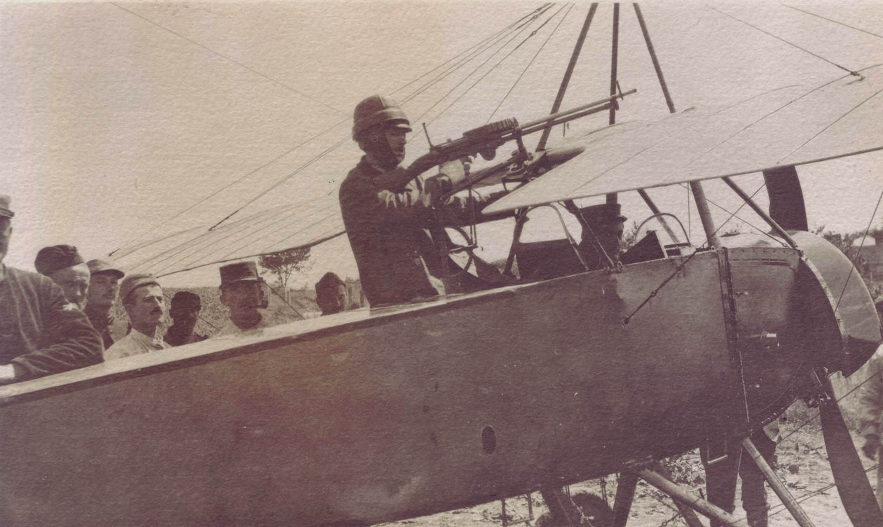 Soldados franceses em torno da metralhadora de um avião - 1915 de Unbekannt