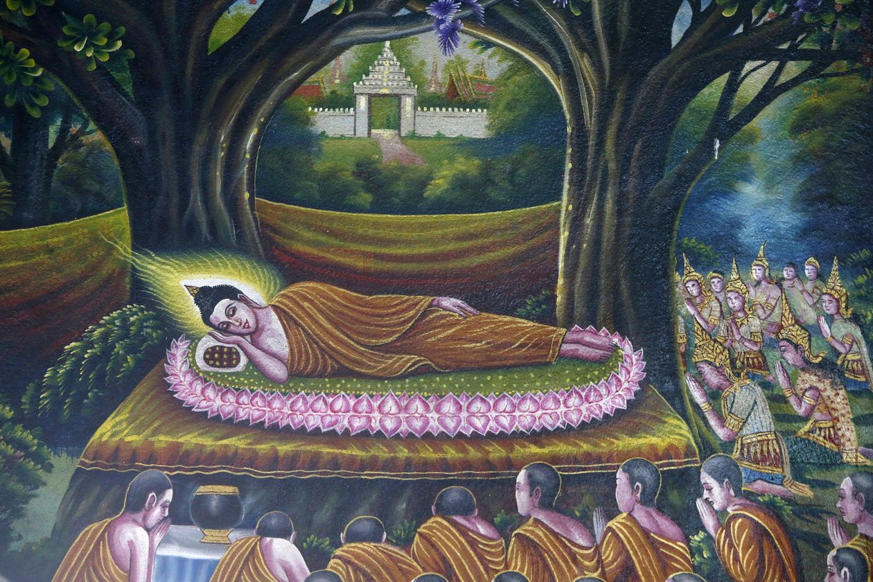 Fresco retratando a entrada do Buda no nirvana em Wat Chiang Mun, Chiang Mai. A entrada de Buda no parinirvana. Tailândia de Unbekannt