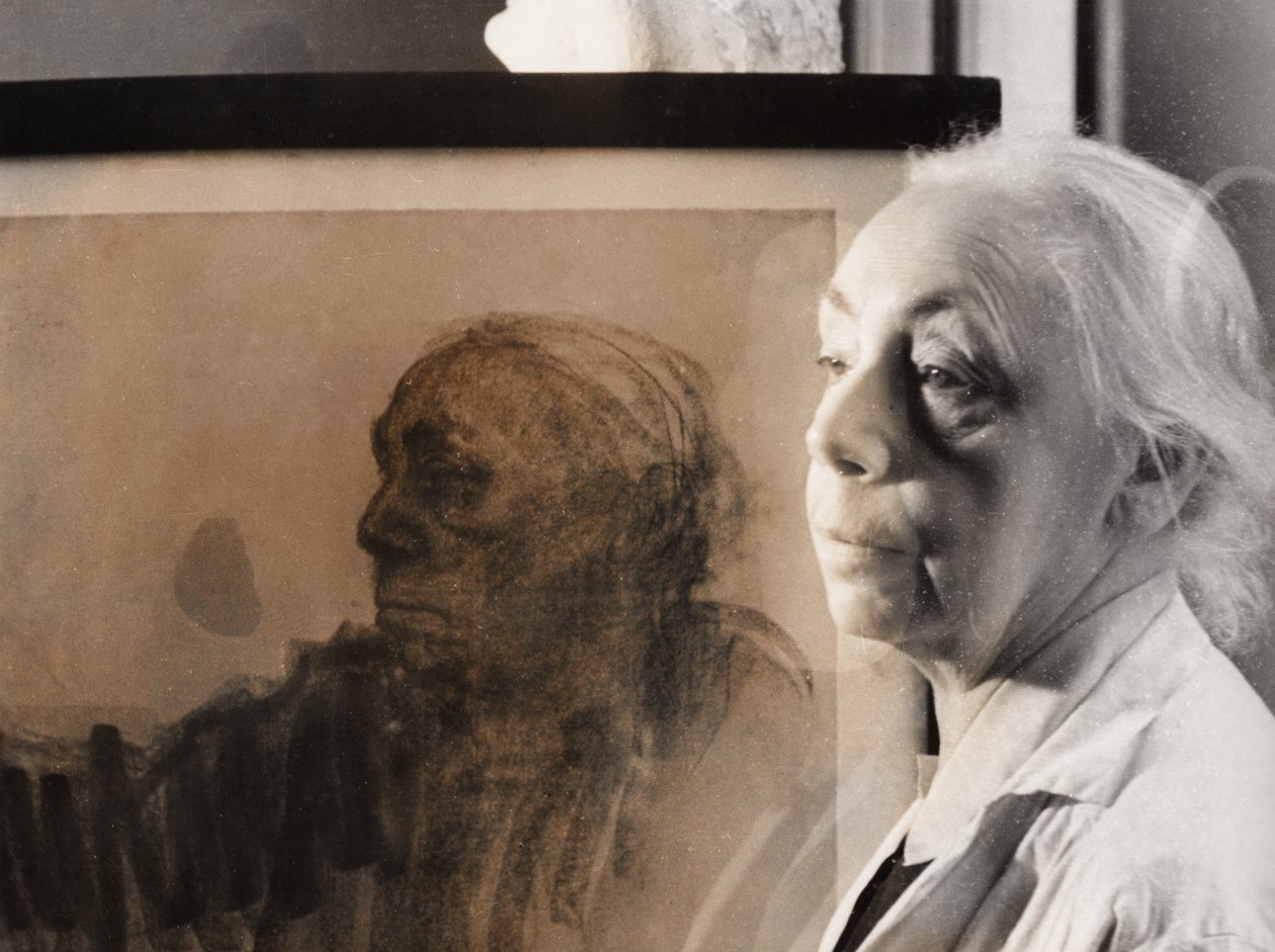 Pintora, artista gráfica e escultora alemã Kaethe Kollwitz, Alemanha, cerca de 1940 (fotografia a preto e branco) de Unbekannter Künstler
