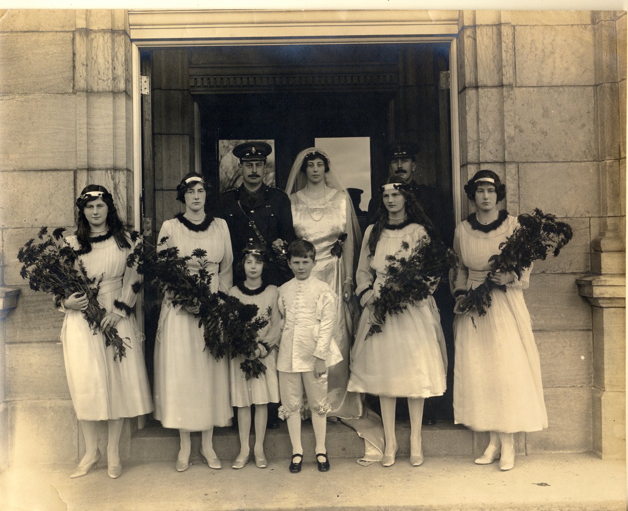 Fotografia de casamento em grupo de Lady Maud Cavendish e Capitão Macintosh de William M. Timlin