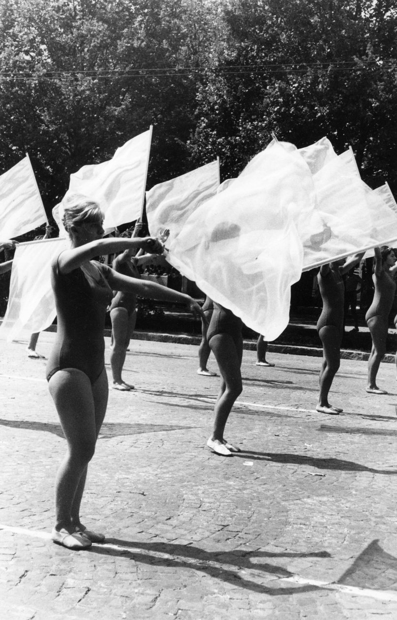 Desfile de ginastas em Bucareste. de Unbekannt