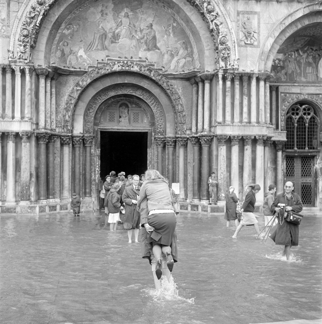 ALTA LUA EM VENEZ (acqua alta ou floods), Praça de São Marcos de Unbekannt