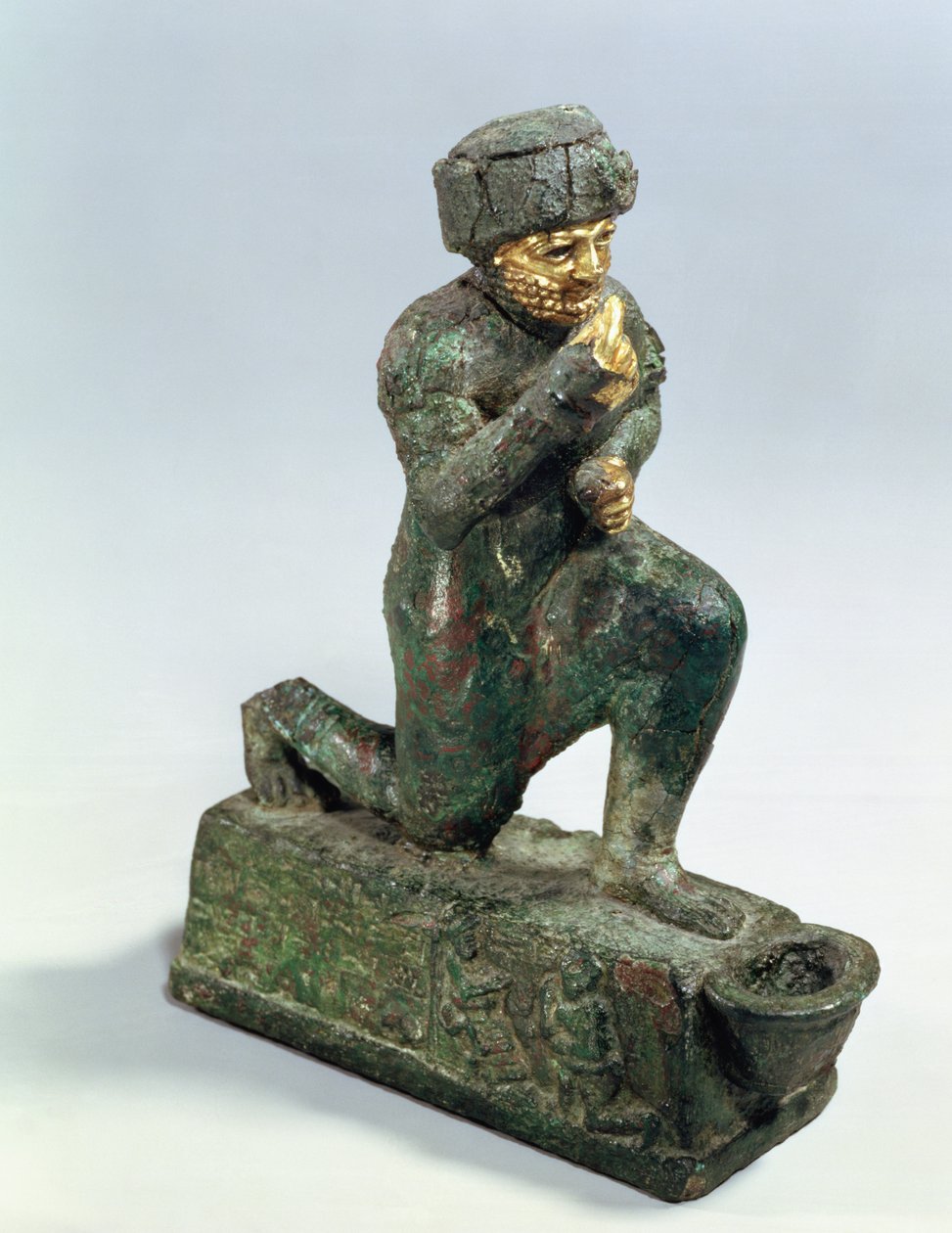 Hamurabi, rei da Babilônia, orando diante de uma árvore sagrada, c.1750 a.C. (bronze e ouro) de Unbekannt