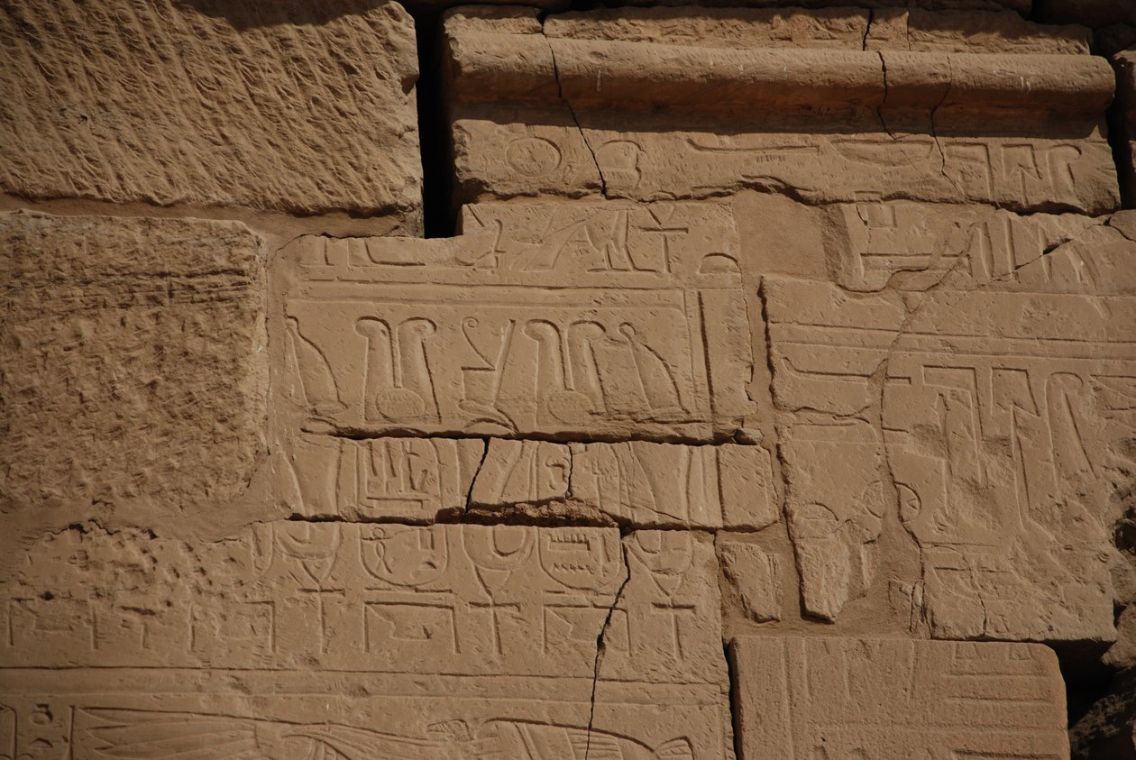 Hieróglifos em Pedra, Karnak, Luxor, Egito (foto) de Unbekannt