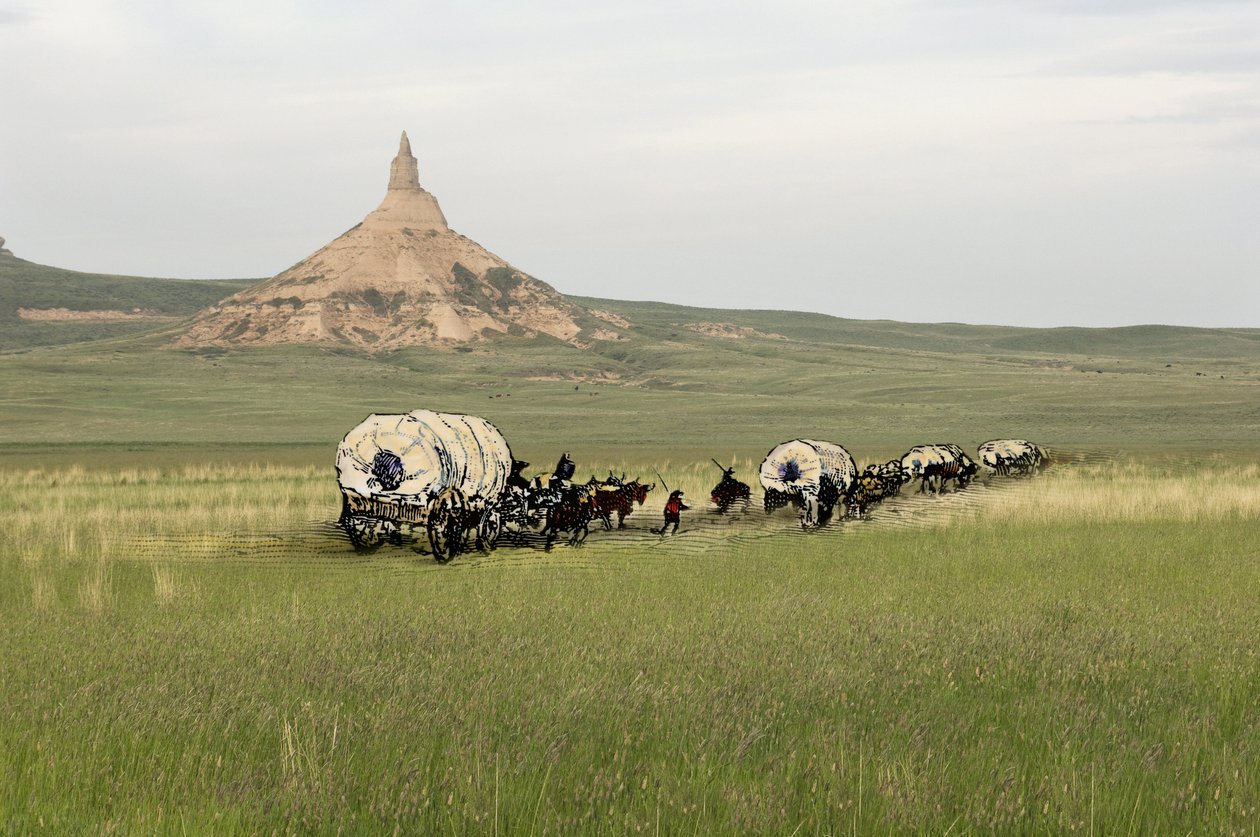 História dos colonos de Conquete Oeste: Pioneiros americanos. Viagens de várias famílias que atravessam as planícies dos Estados Unidos em diligência. Diligências a atravessar Chimney Rock no trilho do Oregon, Nebraska. Gravura colorida combinada com uma f de Unbekannter Künstler