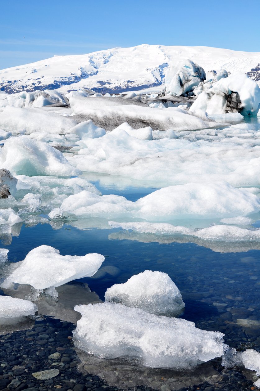 Icebergs e blocos de gelo na Lagoa Glaciar Jokulsarlon, Islândia (foto) de Unbekannter Künstler