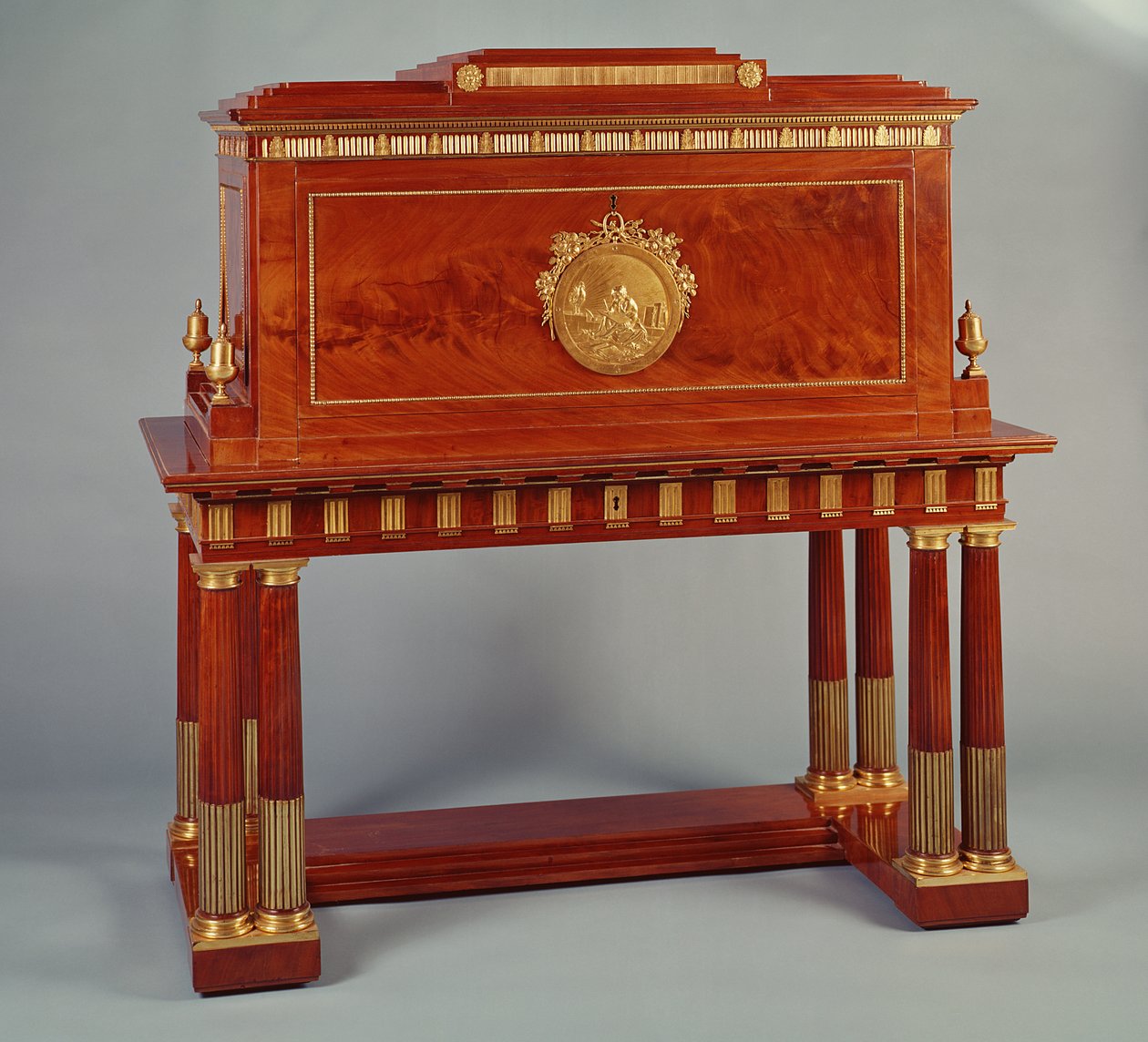Secretária imperial de mogno, de David Roentgen (1743-1807), alemão de Unbekannt