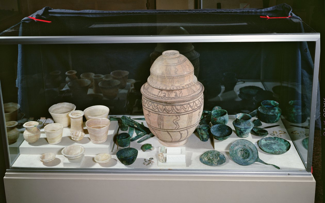 "Jarro com o Buraco", c.2500-2400 BC (terracota, alabastro, cobre de Omã e pedra) de Unbekannt