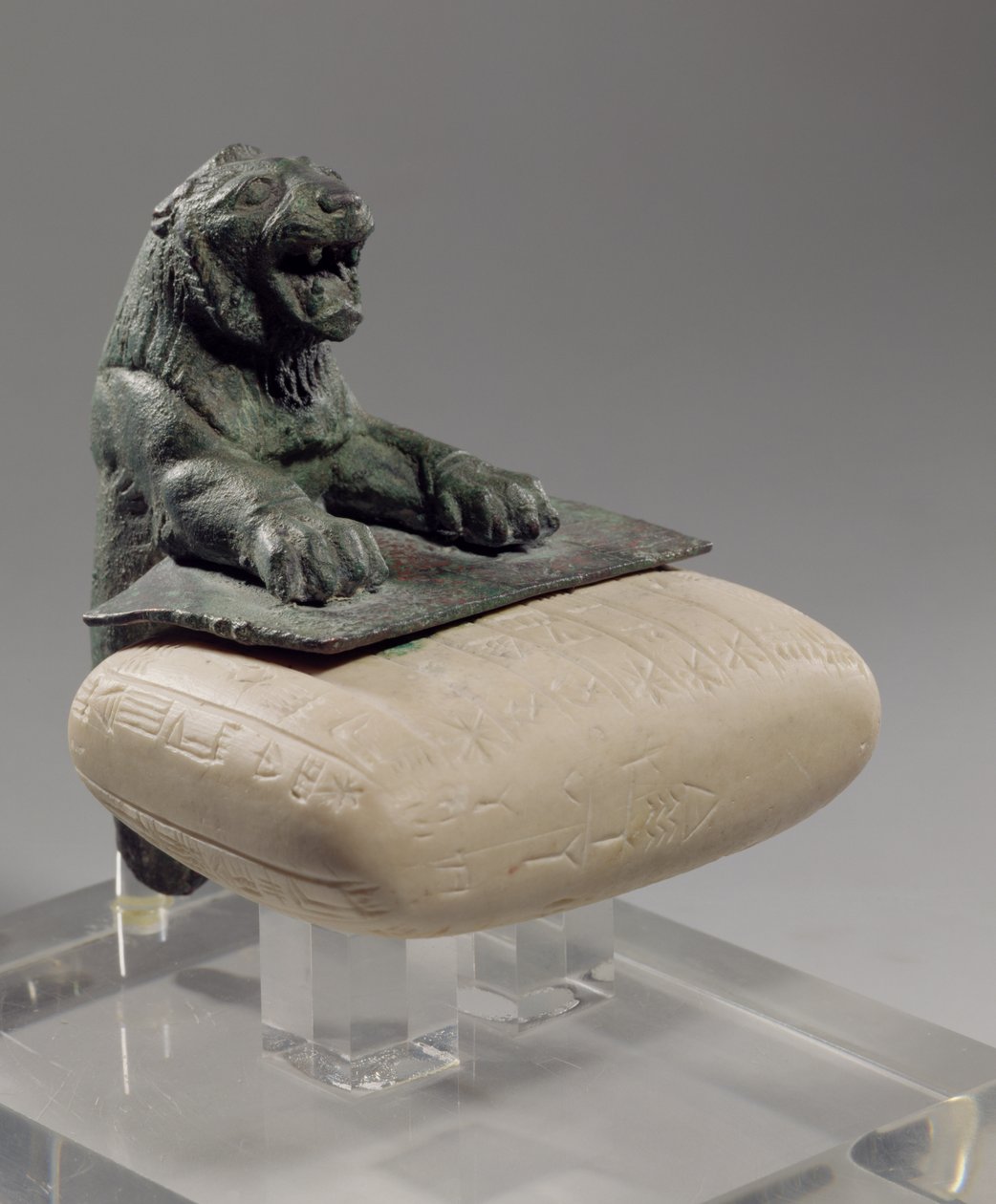 Leão segurando uma pastilha de fundação hurriana, c.2150 BC de Unbekannt