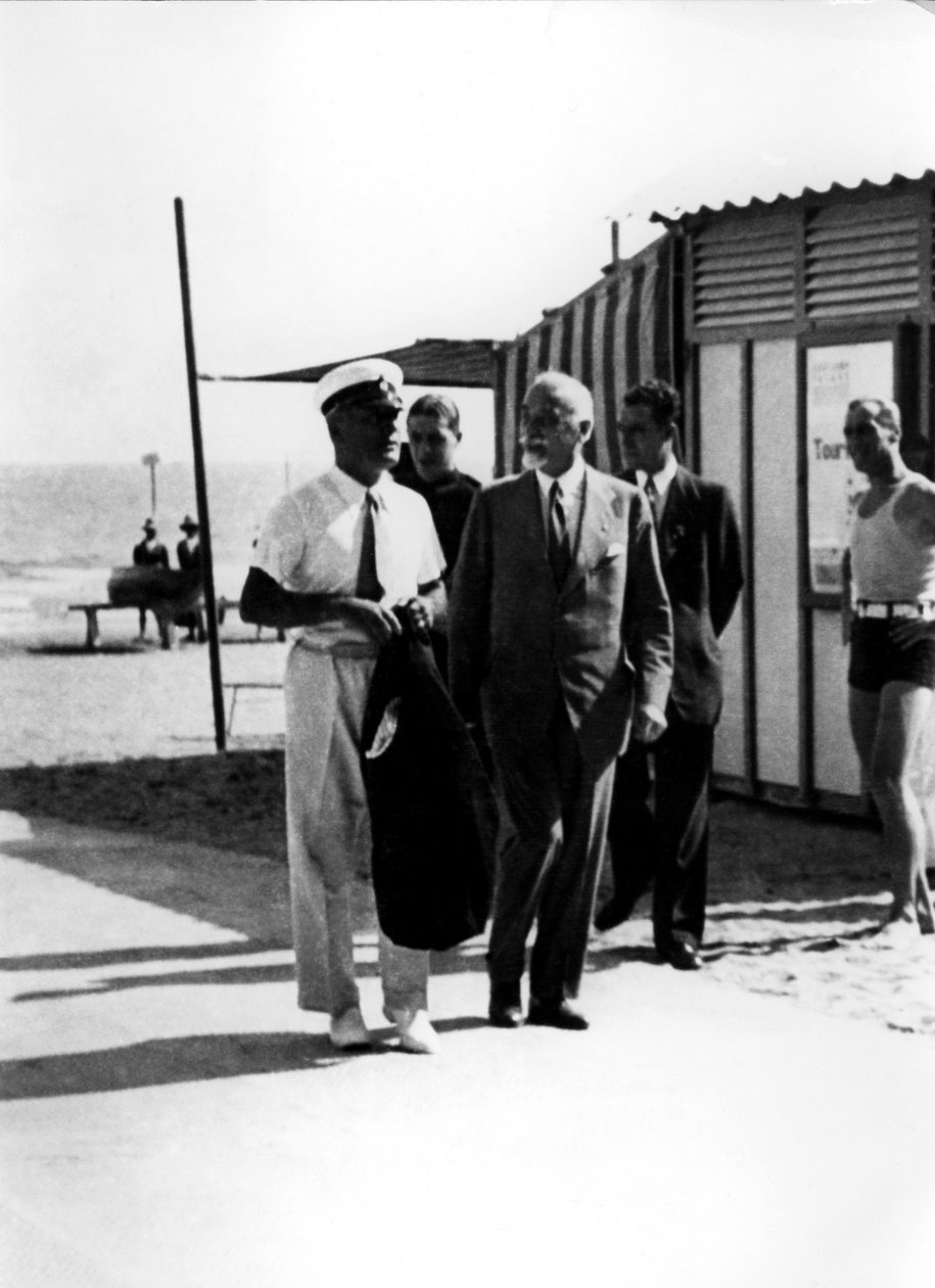MOSTRA DEL CINEMA anos 1930: o dupe BENITO MUSSOLINI em LIDO com o Conde GIUSEPPE VOLPI DI MISURATA Veneza de Unbekannt