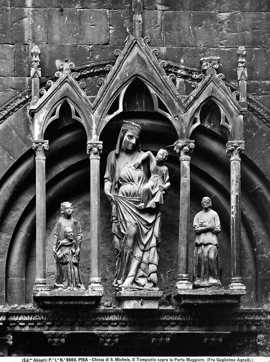 A Madonna com a Criança e dois Santos. Pintura de Frei Guglielmo Agnelli localizada no pequeno templo acima do Portal Principal, Igreja de São Michele em Borgo, Pisa. de Unbekannt